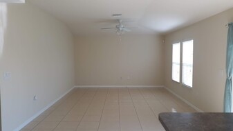 3131 NE 13th Pl in Cape Coral, FL - Foto de edificio - Building Photo