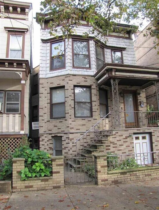 314 Webster Ave in Jersey City, NJ - Building Photo