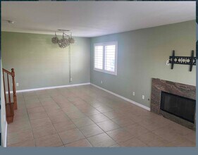 303 S Freeman St in Oceanside, CA - Foto de edificio - Building Photo