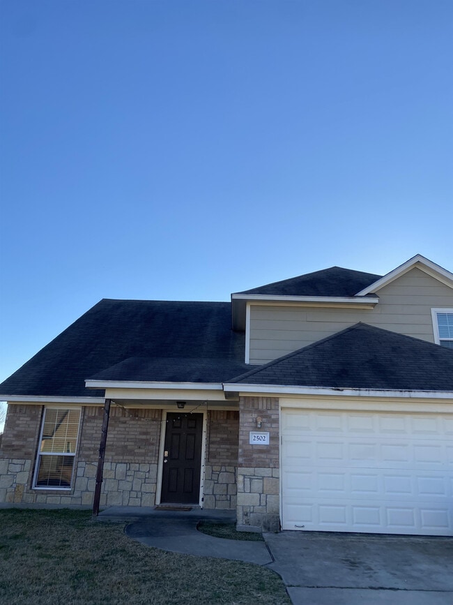 property at 2502 Horse Shoe Dr