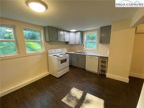 503 Von Turner Rd in West Jefferson, NC - Building Photo - Building Photo