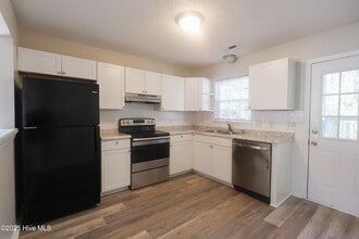 1091 W Pueblo Dr in Jacksonville, NC - Building Photo - Building Photo