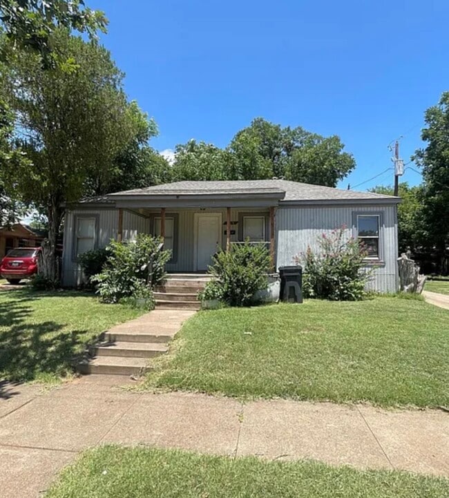 property at 1718 8th St