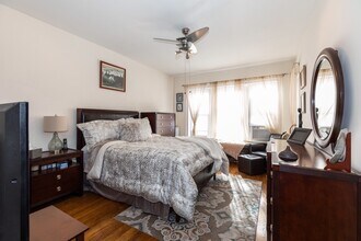2324 E 69th St, Unit 2 in Chicago, IL - Foto de edificio - Building Photo