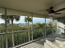 5537 Sea Forest Dr, Unit 208 in New Port Richey, FL - Building Photo