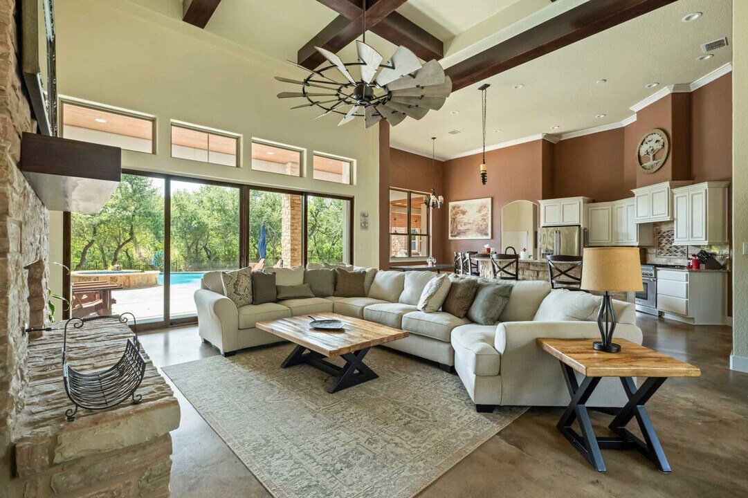 1194 Vaquero Wy in Wimberley, TX - Building Photo