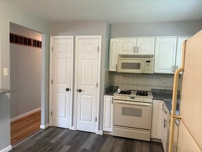 2339 Wesglen Estates Dr in Maryland Heights, MO - Building Photo - Building Photo