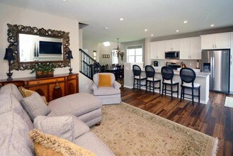 4311 Corn Silk Ln in Woodbury, MN - Foto de edificio - Building Photo