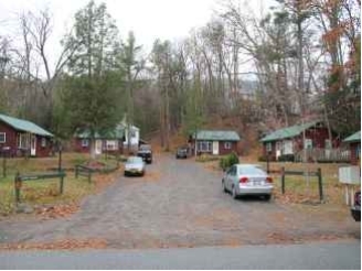 14-64 Chestnut St in Lake George, NY - Foto de edificio