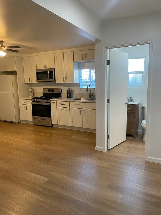 11921 Hayford St, Unit Back Unit