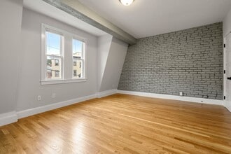 129 Sutherland, Unit House in Boston, MA - Building Photo - Building Photo