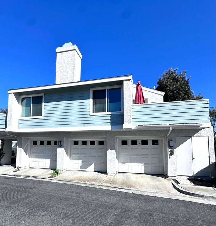 437 Deerfield Ave in Irvine, CA - Building Photo