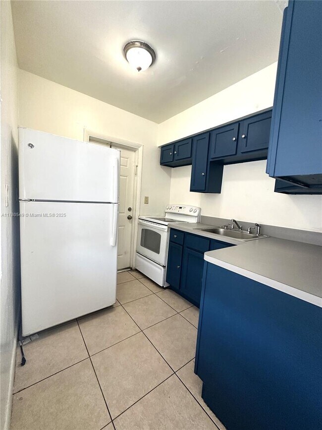 146 NW 40th Ct-Unit -1 in Oakland Park, FL - Building Photo - Building Photo