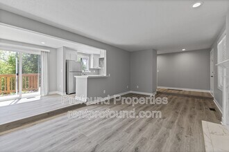 12340 NW McDaniel Rd in Portland, OR - Building Photo - Building Photo