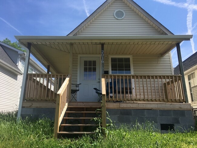 2016 Forest Ave