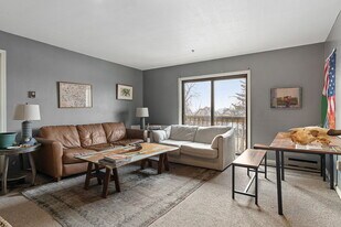 349 Pearl St, Unit 225 in Burlington, VT - Building Photo