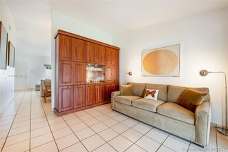 1227 SW 104th Ct-Unit -7-4A in Miami, FL - Foto de edificio - Building Photo