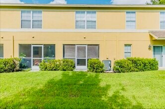 220 Draw Bridge Ln in Valrico, FL - Building Photo - Building Photo