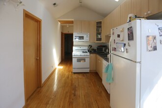 819 N Wood St, Unit J04P in Chicago, IL - Foto de edificio - Building Photo