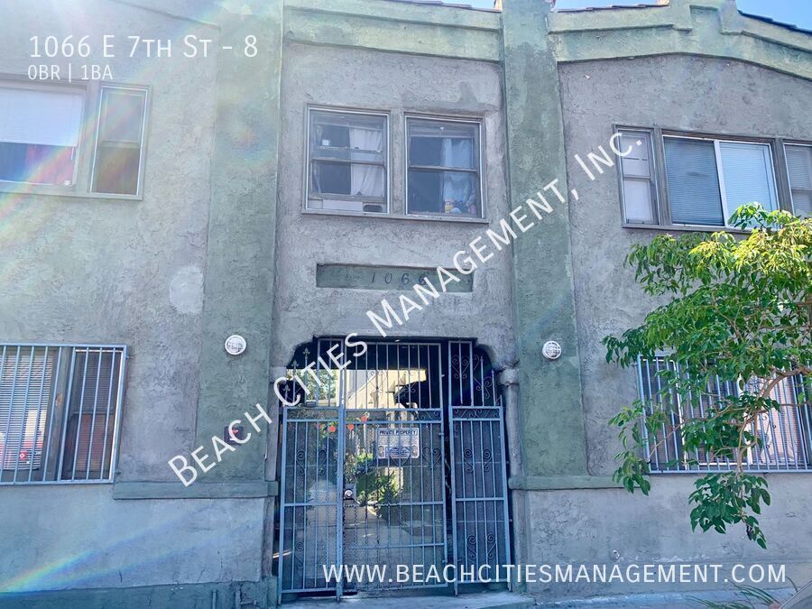 1066 E 7th St-Unit -8 in Long Beach, CA - Building Photo