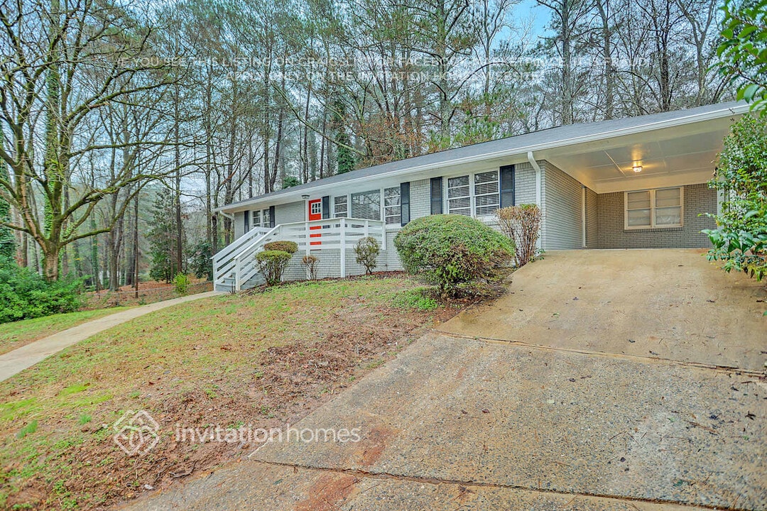 2298 Winfred Terrace in East Point, GA - Building Photo