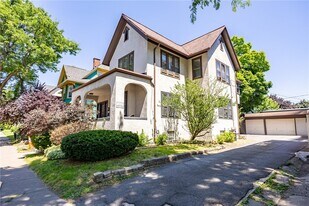 260 Oxford St in Rochester, NY - Building Photo