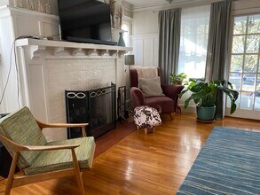 32 Russell St, Unit 1 in Brookline, MA - Foto de edificio - Building Photo