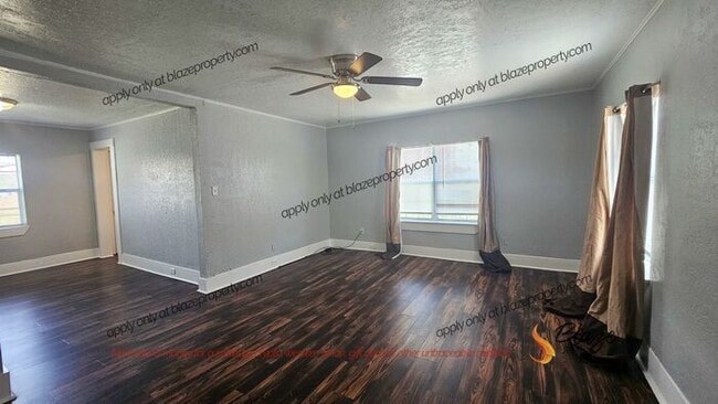 1302 W 5th St in Clarendon, TX - Building Photo - Building Photo