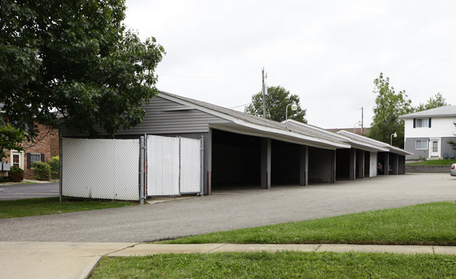 810-832 Clyde Ave in Cuyahoga Falls, OH - Building Photo - Building Photo