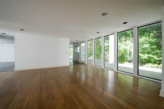 246 Cleft Rd in Mill Neck, NY - Building Photo - Building Photo