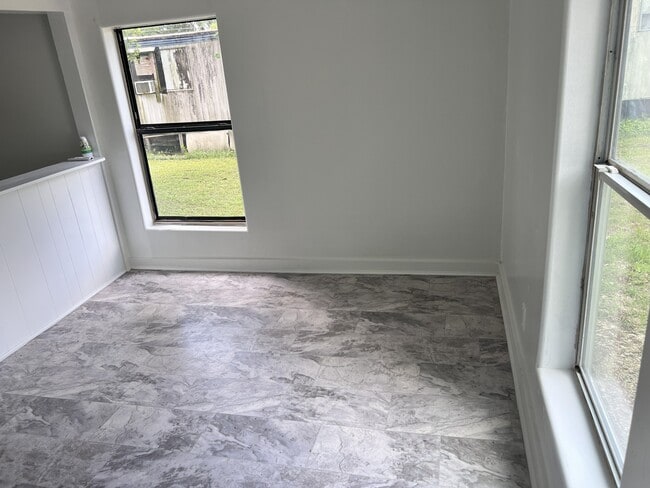 2006 Grace St, Unit 3 in Bay City, TX - Foto de edificio - Building Photo