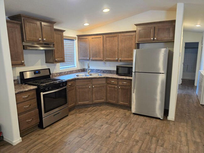 1960 Granada Dr in Bullhead City, AZ - Building Photo - Building Photo