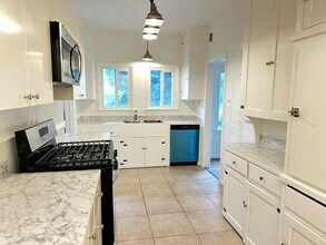 1456 S Fairfax Ave in Los Angeles, CA - Building Photo - Building Photo