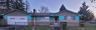 920 S 68th St in Tacoma, WA - Building Photo