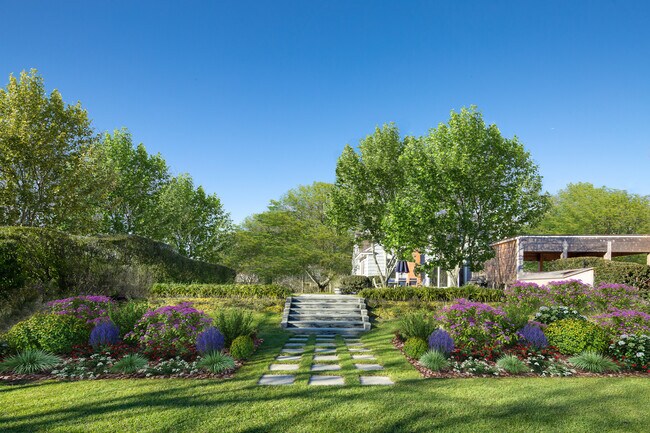 1 Dune Alpin Dr S in East Hampton, NY - Building Photo - Building Photo