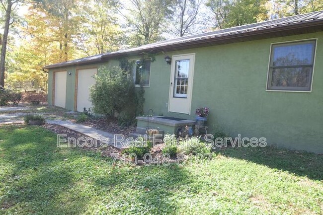 9526 Watkins Rd SW in Pataskala, OH - Foto de edificio - Building Photo