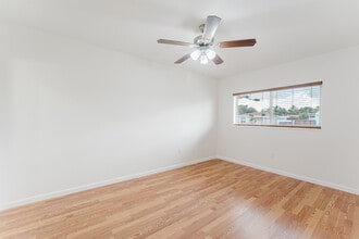 1020 SW 74th Ave in Miami, FL - Building Photo - Building Photo