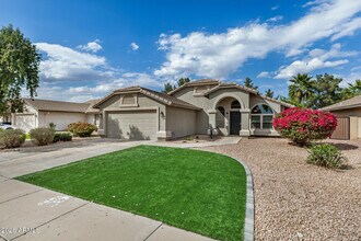 2334 E Rawhide St in Gilbert, AZ - Building Photo - Building Photo