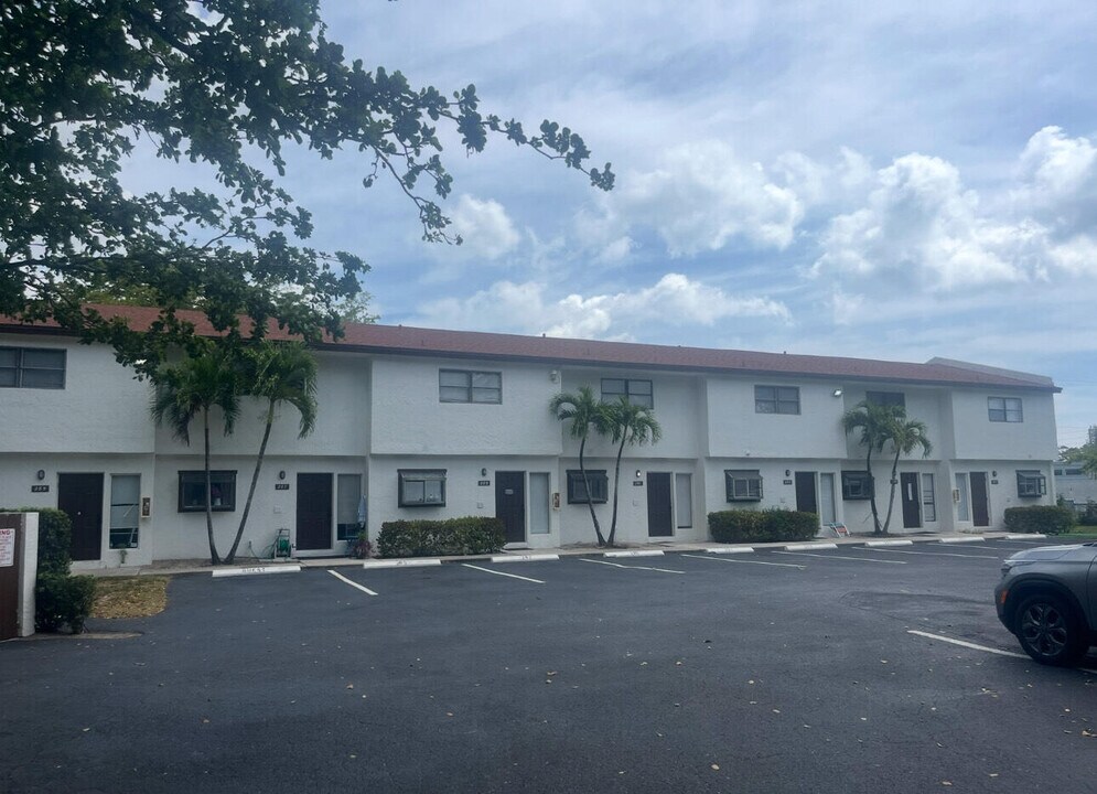 285 NW 15th St in Boca Raton, FL - Building Photo