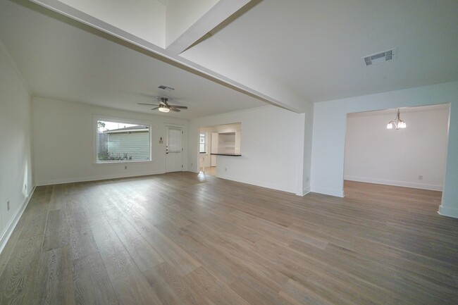 property at 5471 Loch Lomond Dr