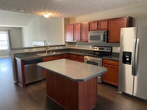 5974 Canyon Creek Dr in Dublin, OH - Building Photo - Building Photo