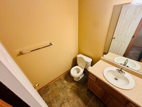 1709 N 176th Plaza in Omaha, NE - Building Photo - Building Photo