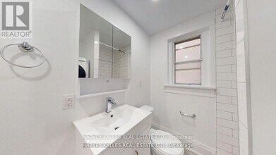 1065 Bathurst St in Toronto, ON - Building Photo - Building Photo