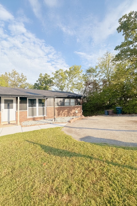 1634 Stardust Dr in Arnold, MO - Building Photo
