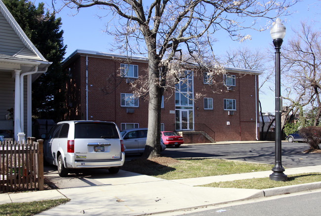 Ivy St. Apartments in Arlington, VA - Building Photo - Building Photo