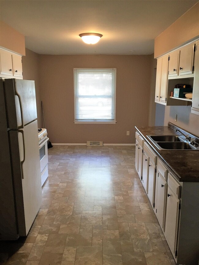 2604 40th Pl, Unit Apt. B in Highland, IN - Building Photo - Building Photo