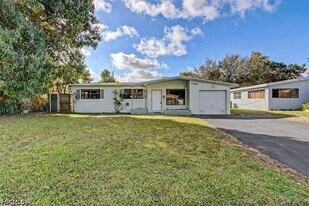 7090 Scott St in Hollywood, FL - Building Photo