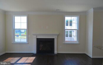13724 Neil Armstrong Ave in Herndon, VA - Building Photo - Building Photo