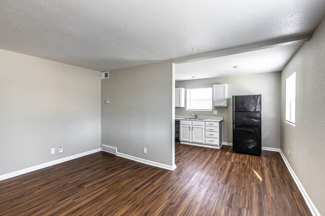 Greenway Apartments in Grandview, MO - Foto de edificio - Interior Photo
