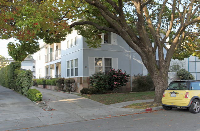 1129 Laguna Ave in Burlingame, CA - Building Photo - Building Photo